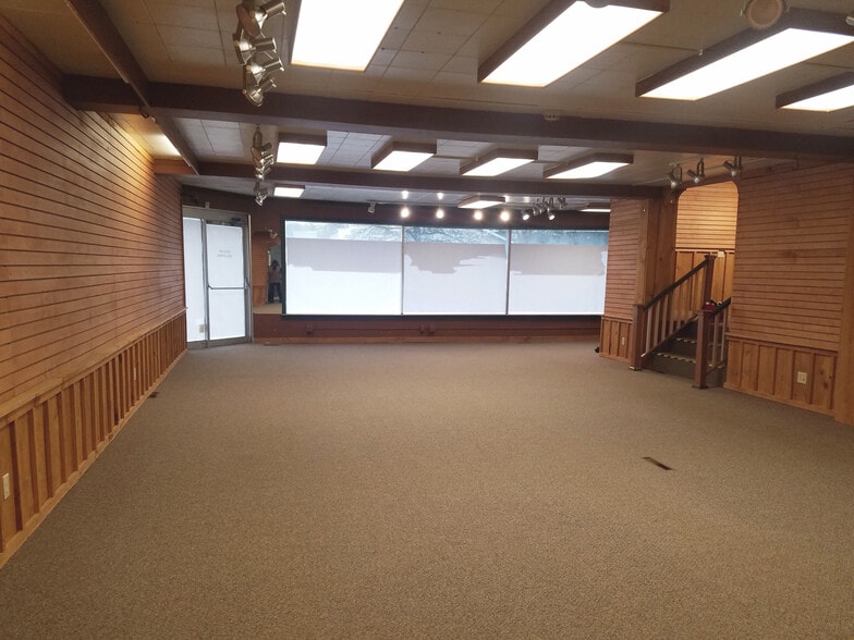 More Photos Of 600 Fairmount Ave, Jamestown Freestanding For Sale