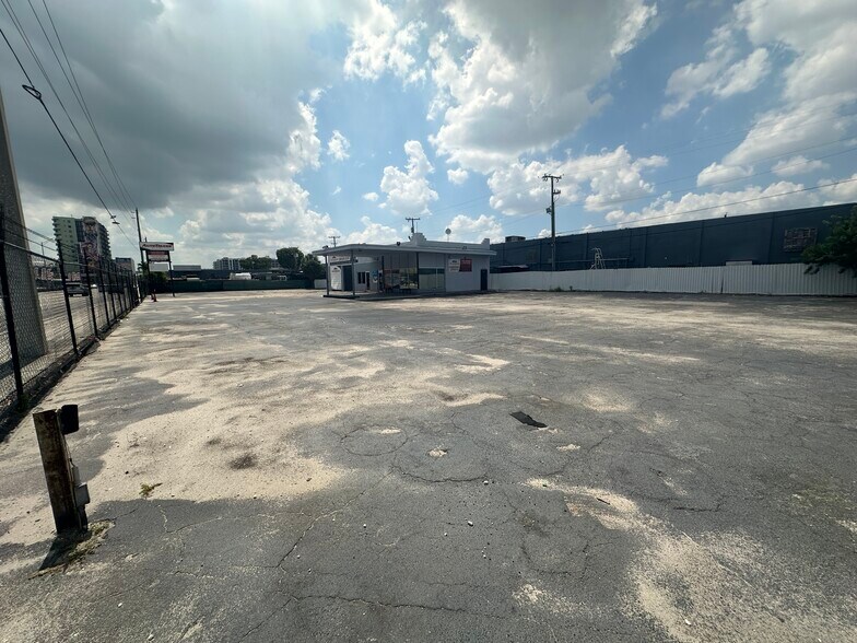 More Photos Of 3325 NW 36th St, Miami Auto Repair For Sale