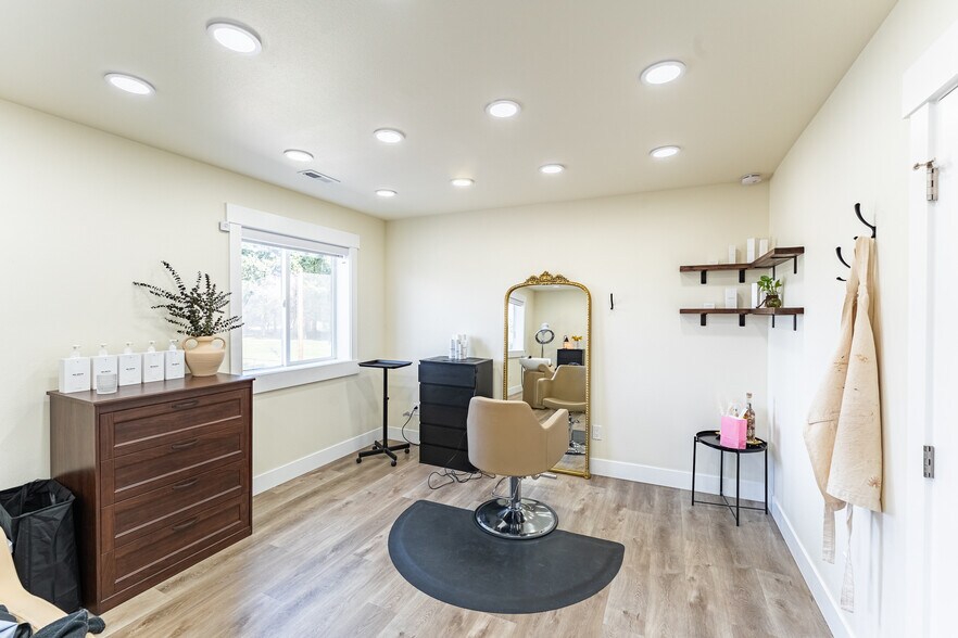 More Photos Of 914 Citadel Dr, Everson Office Residential For Sale