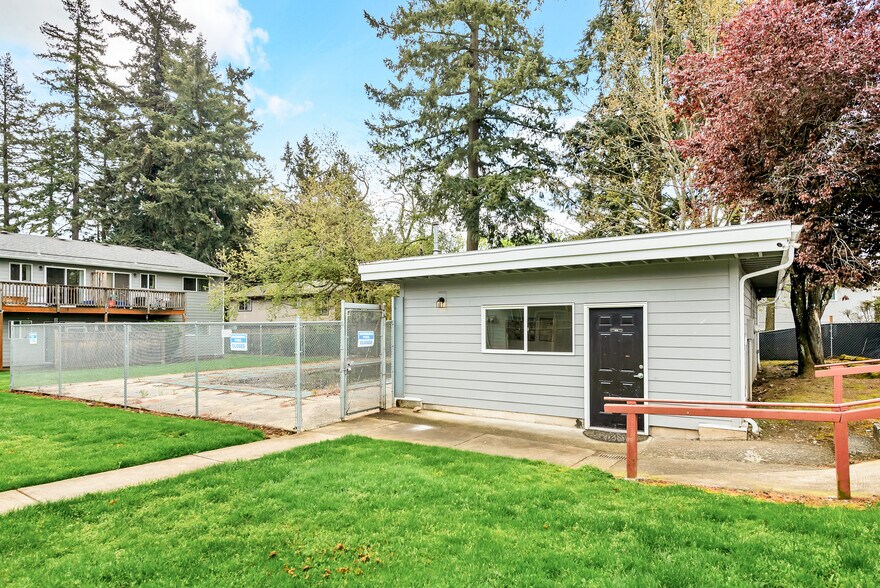 More Photos Of 16300-16400 E Burnside St, Gresham Apartments For Sale