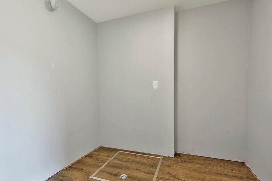 More Photos Of 7 Jackson St, Newnan Storefront For Lease