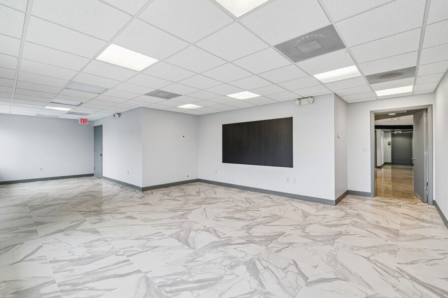 More Photos Of 13940 N Dale Mabry, Tampa Office For Sale