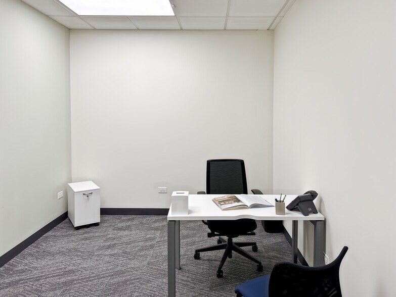 More Photos Of 2525 Cabot Dr, Lisle Coworking Space