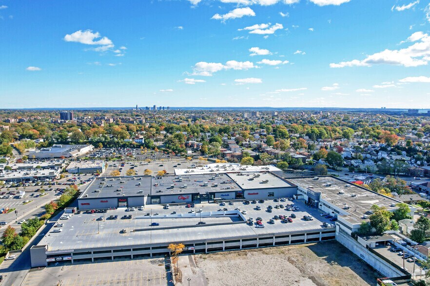 More Photos Of 750 Central Park Ave, Yonkers Freestanding For Lease