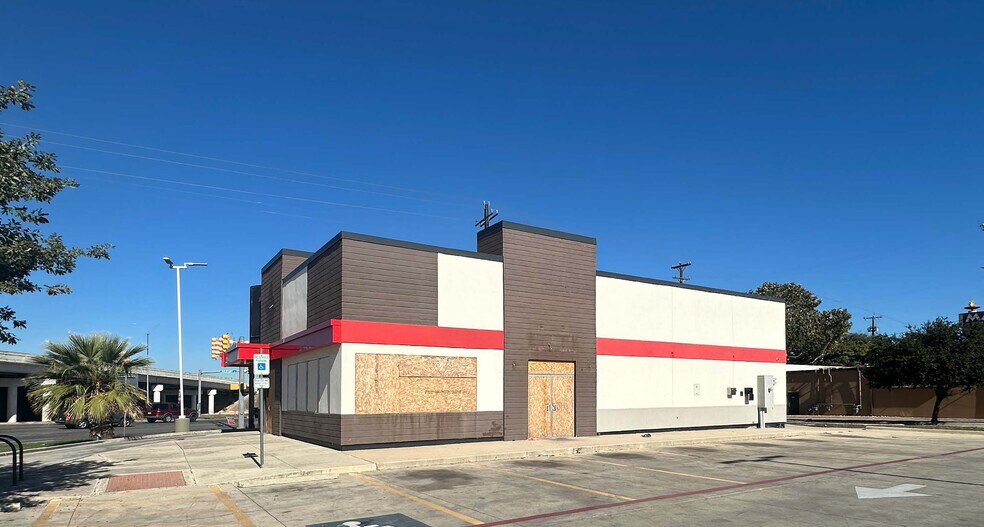 Primary Photo Of 2002 SW Military, San Antonio Freestanding For Lease
