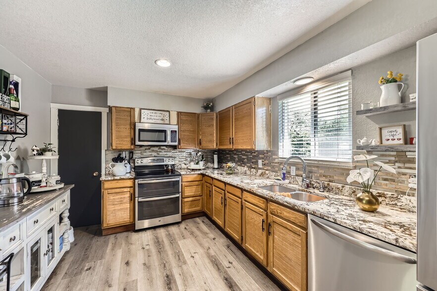 More Photos Of 8690 Verbena St, Commerce City Warehouse For Sale