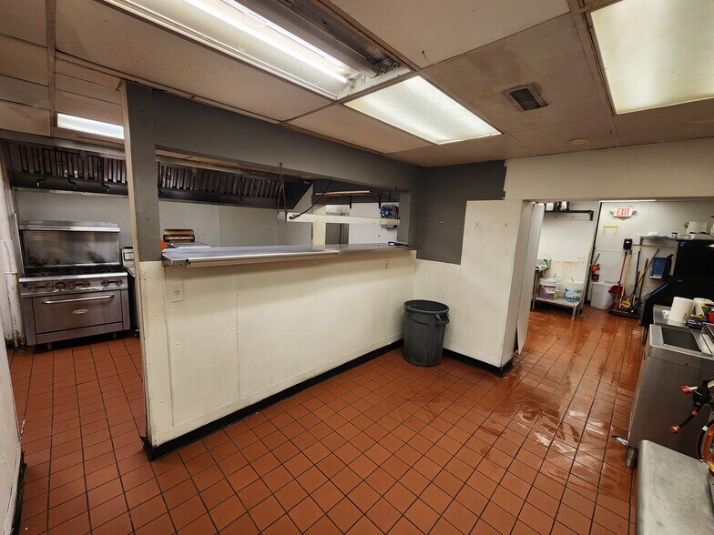 More Photos Of 321 N Main St, Hendersonville Restaurant For Lease