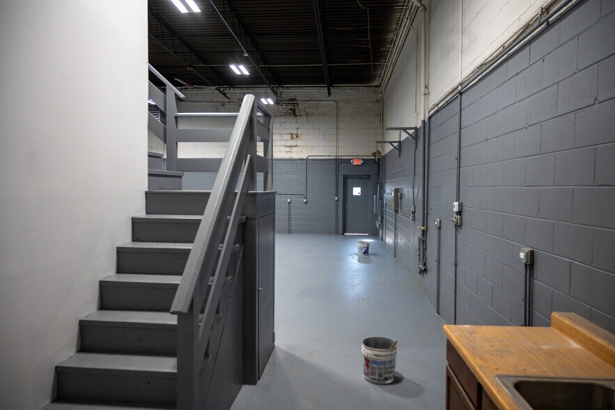 More Photos Of 4135 W 123rd St, Alsip Warehouse For Lease