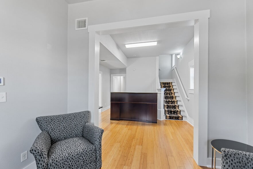 More Photos Of 626 E Quincy St, San Antonio Office For Lease