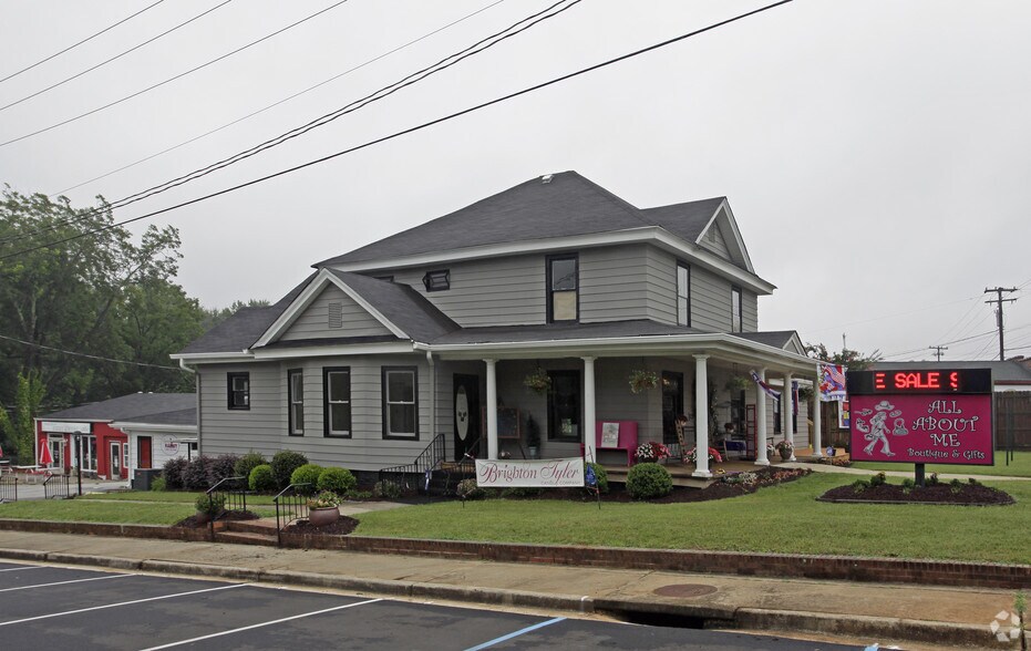 104 S Poinsett Hwy, Travelers Rest, SC 29690 Freestanding For Sale