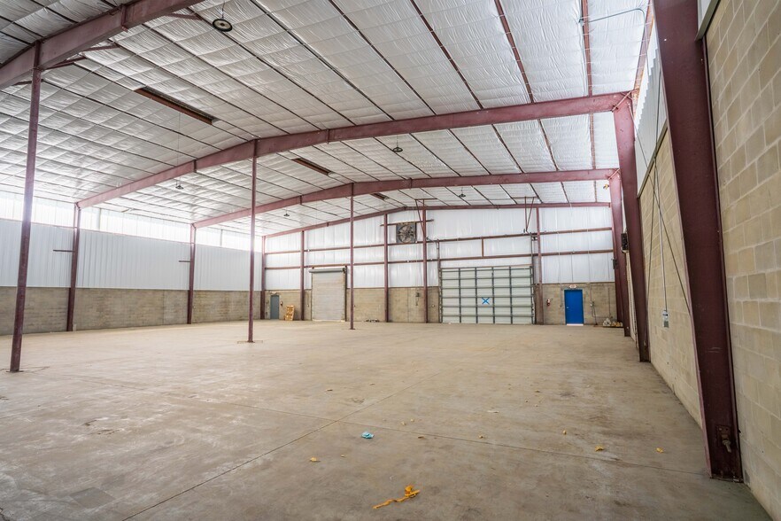 More Photos Of 12925 N 49th St, Clearwater Warehouse For Lease