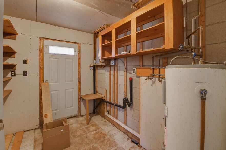 More Photos Of 7024 Hwy 6, Tobermory Storefront Retail Residential For Sale