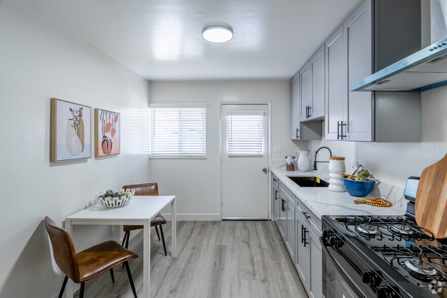 More Photos Of 870-899 S Philadelphia St, Anaheim Apartments For Sale