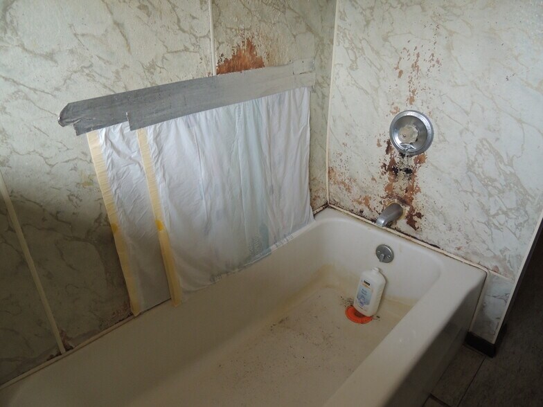 More Photos Of 726 Valley Rd, Menasha Bar For Sale