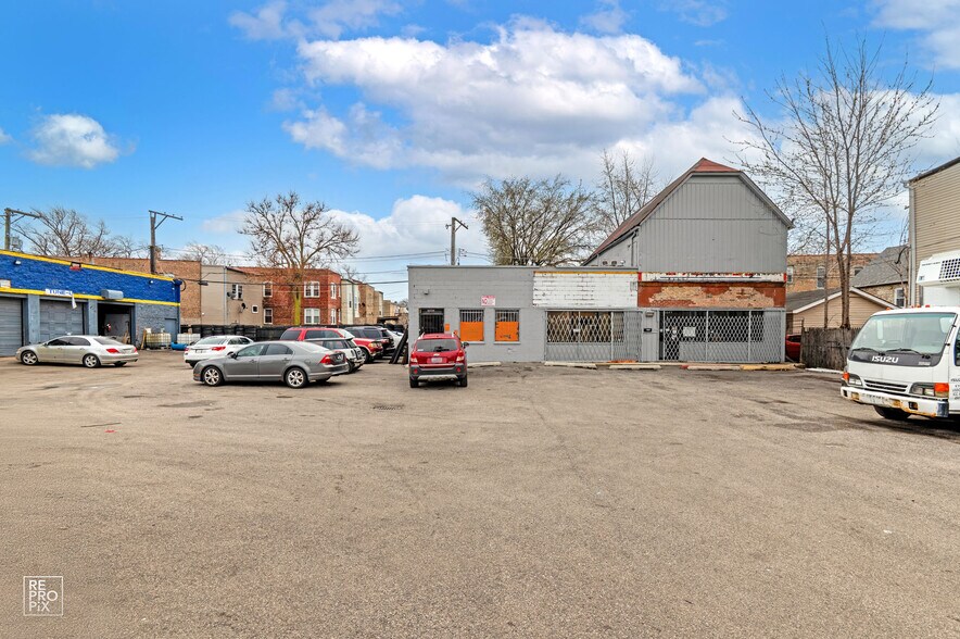 More Photos Of 3637 W Division St, Chicago Storefront For Sale