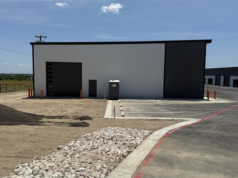 More Photos Of 6420 FM 1102, New Braunfels Unknown For Lease