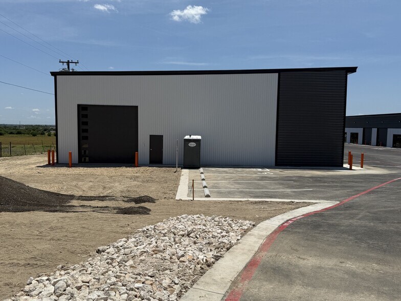 More Photos Of 6420 FM 1102, New Braunfels Unknown For Lease