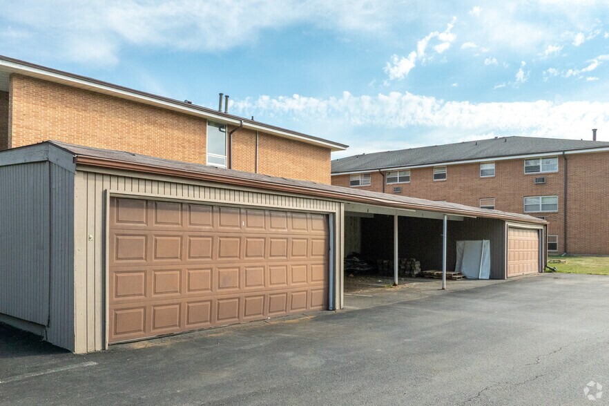More Photos Of 2425 Wesleyan Ave, Rockford Apartments For Sale