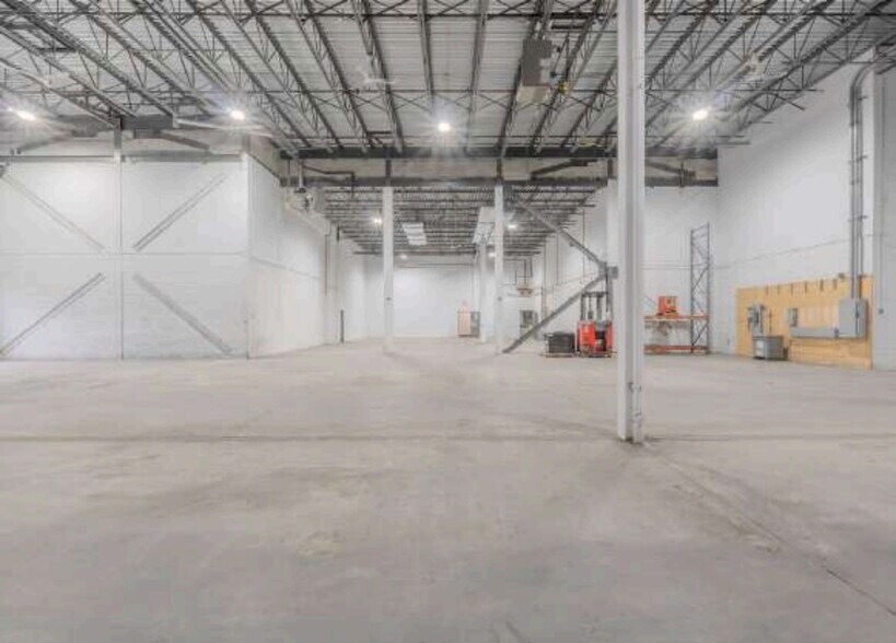 More Photos Of 9175-9225 Boul Langelier, Montréal Warehouse For Lease