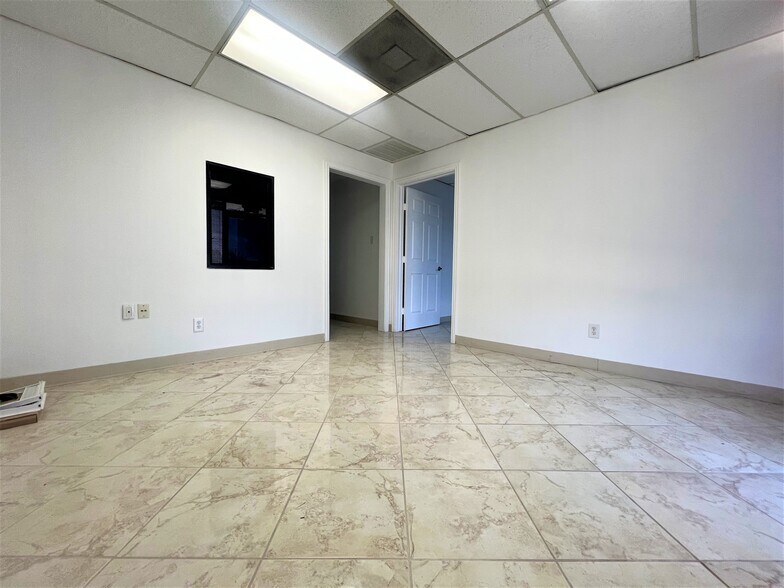 More Photos Of 801 Secretary Dr, Arlington Warehouse For Lease