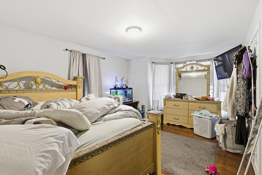 More Photos Of 158 Court St, Laconia Apartments For Sale