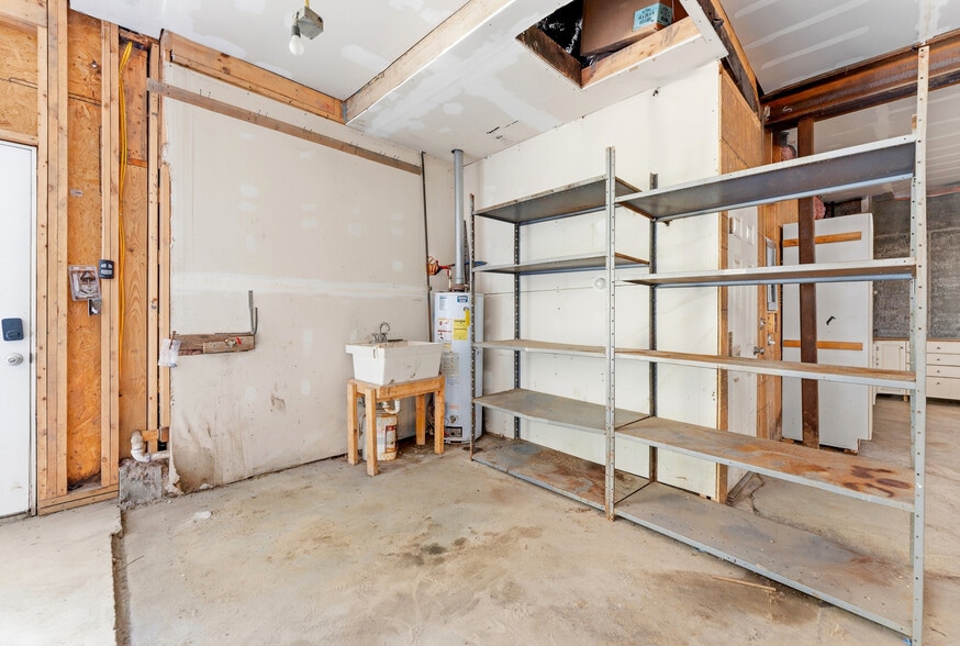 More Photos Of 324 Scotts Run Rd, Maidsville Office Residential For Lease