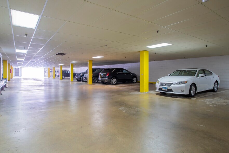 More Photos Of 2340 S River Rd, Des Plaines Office For Lease