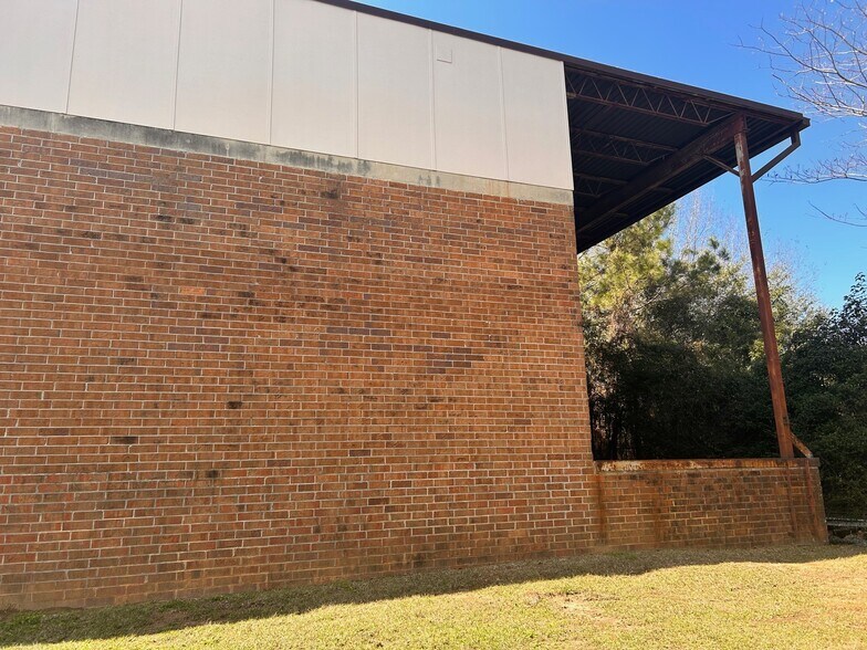 More Photos Of 1030 Campbell St, Thomasville Warehouse For Lease