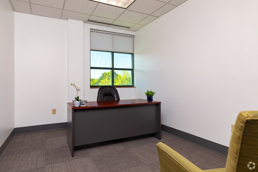 More Photos Of 204 Muirs Chapel Rd, Greensboro Office For Lease
