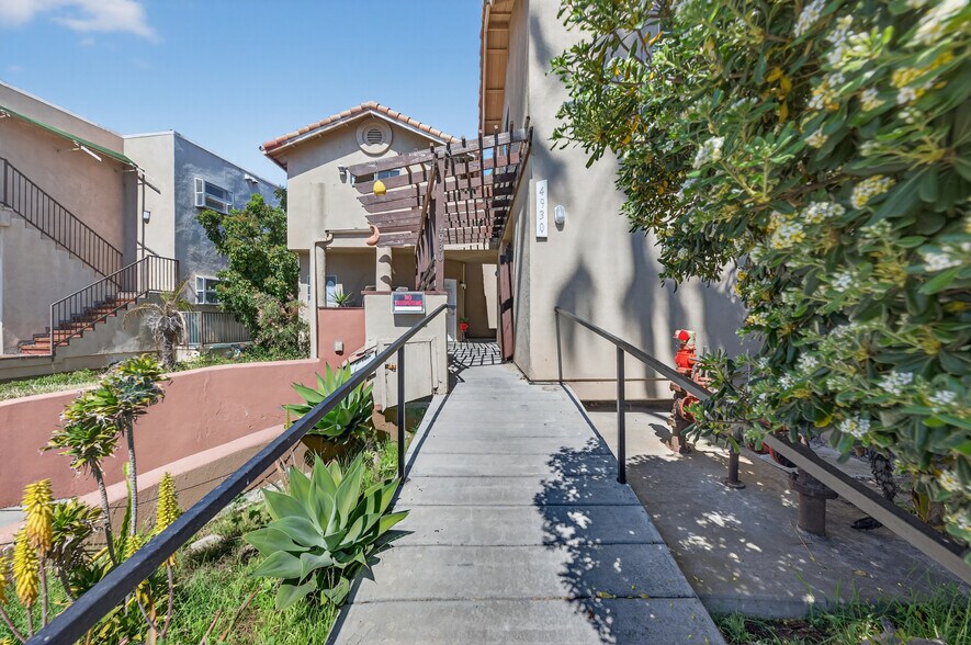 More Photos Of 4930 W Point Loma Blvd, San Diego Apartments For Sale