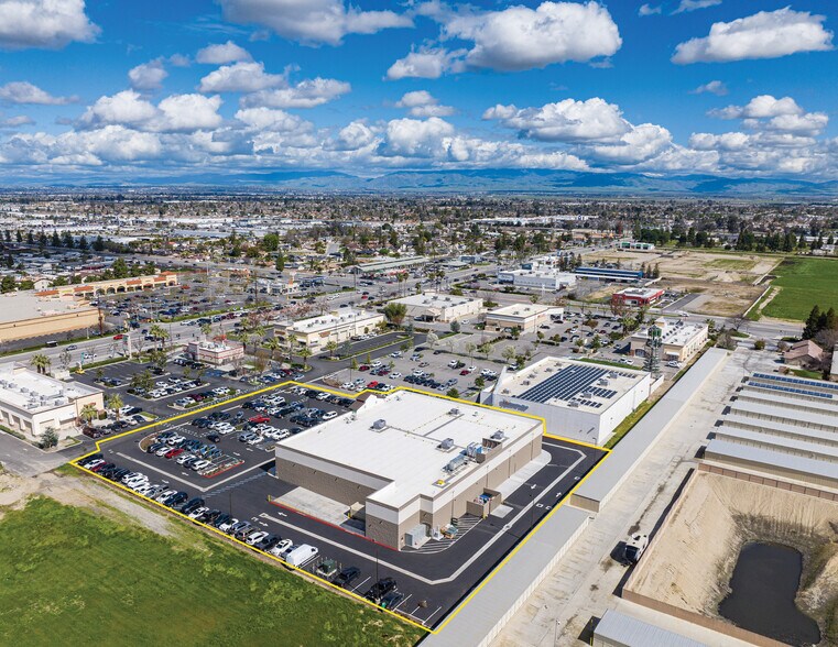 More Photos Of 3535 Panama Ln, Bakersfield Supermarket For Sale