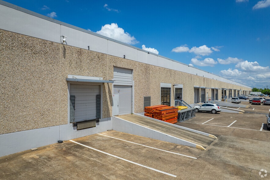 More Photos Of 1930-1998 Afton St, Houston Unknown For Lease