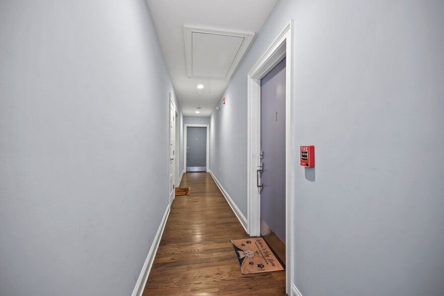 More Photos Of 19 Franklin St, Bloomfield Storefront Retail Office For Sale