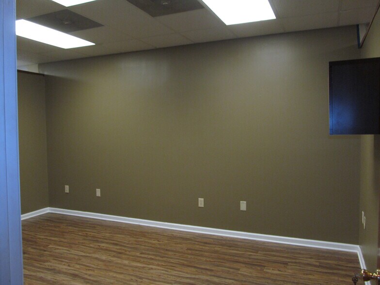 More Photos Of 4797-4803 Cuba-Millington Rd, Millington Medical For Lease