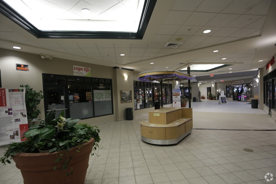 More Photos Of 2 East India Sq, Salem General Retail For Lease