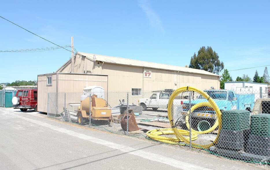 More Photos Of 930 Shiloh Rd, Windsor Unknown For Lease