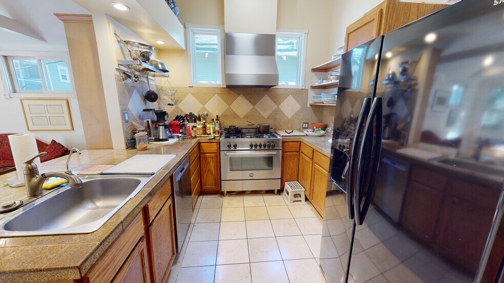 More Photos Of 1607 E 7th St, Austin Office For Sale