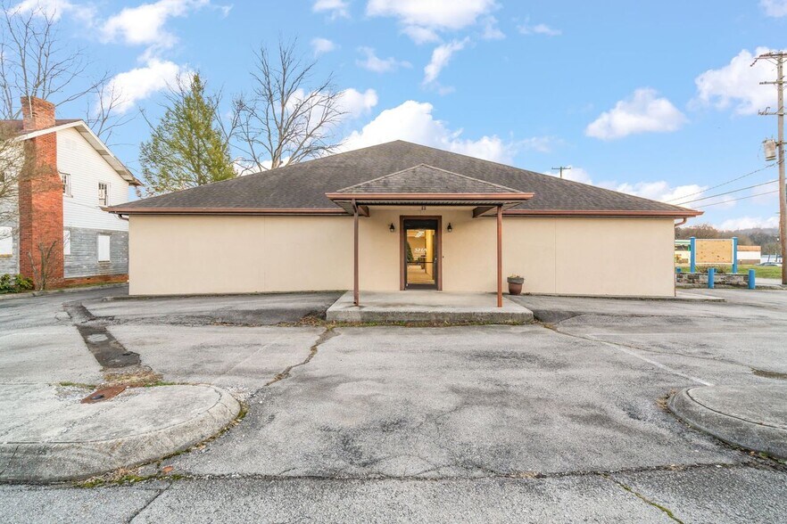 More Photos Of 901 Grove St, Loudon Medical For Sale
