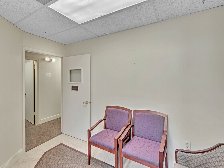 More Photos Of 4699 Nob Hill Rd, Sunrise Medical For Sale