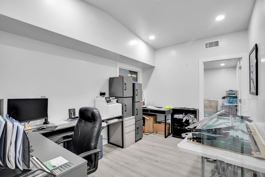 More Photos Of 82705 Overseas Hwy, Islamorada General Retail For Sale