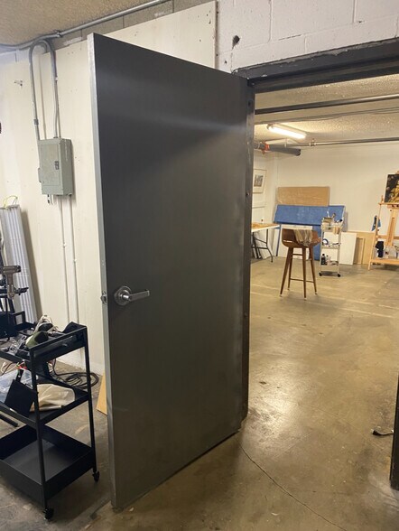 Primary Photo Of 2929 Washington Blvd, Marina Del Rey Loft Creative Space For Lease