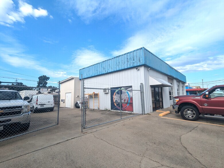 More Photos Of 3920 Phelan Blvd, Beaumont General Retail For Sale
