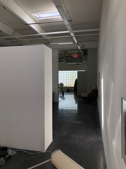 More Photos Of 255 Ne 69th St, Miami Warehouse For Lease