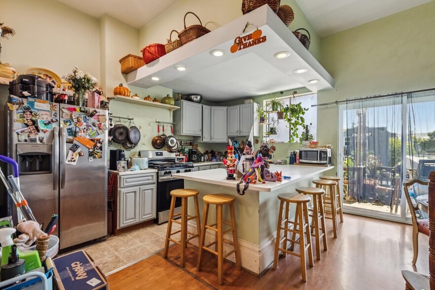 More Photos Of 423-433 S Van Ness Ave, San Francisco Apartments For Sale