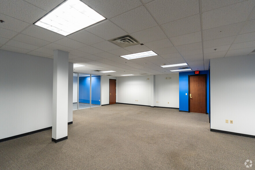 More Photos Of 8024 Glenwood Ave, Raleigh Office For Sale