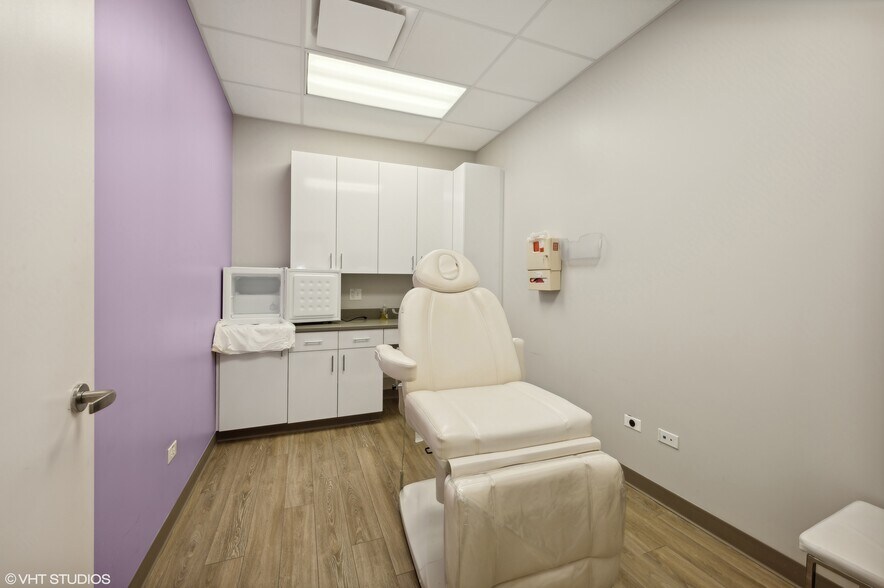 More Photos Of 2335 S Michigan Ave, Chicago Medical For Lease
