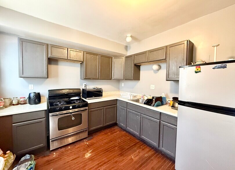 More Photos Of 342 E 71st St, Chicago Apartments For Lease