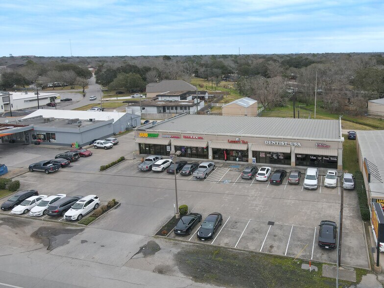 More Photos Of 5042 Avenue H, Rosenberg Storefront For Sale