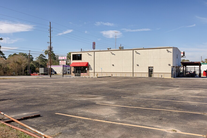 More Photos Of 1112 N Frazier St, Conroe Freestanding For Sale