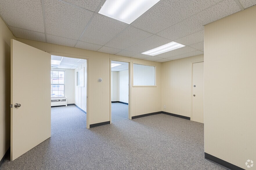 More Photos Of 7364-7390 Reading Rd, Cincinnati Storefront Retail Office For Lease